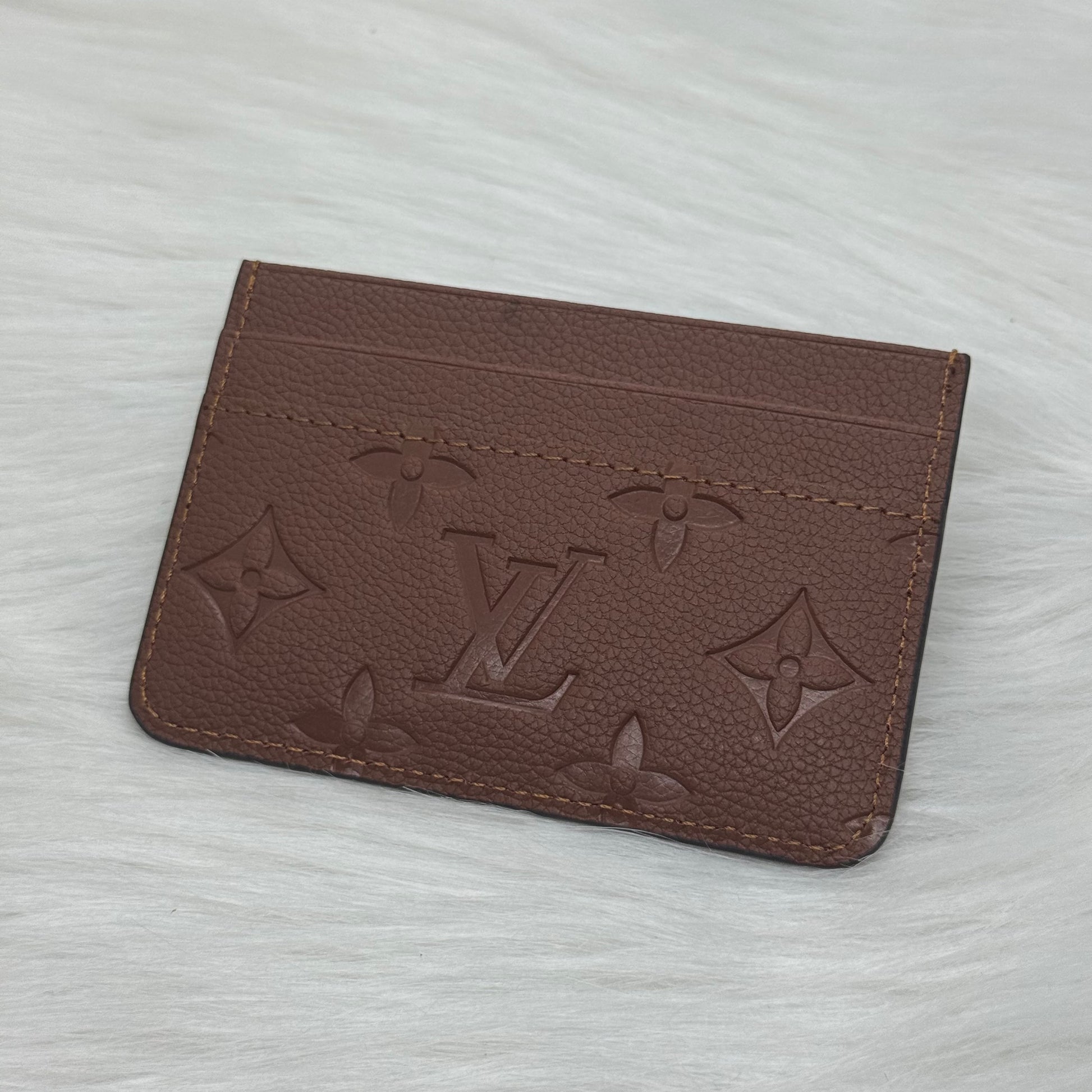 Louis vuitton Card-Holder |Embossed Logo|