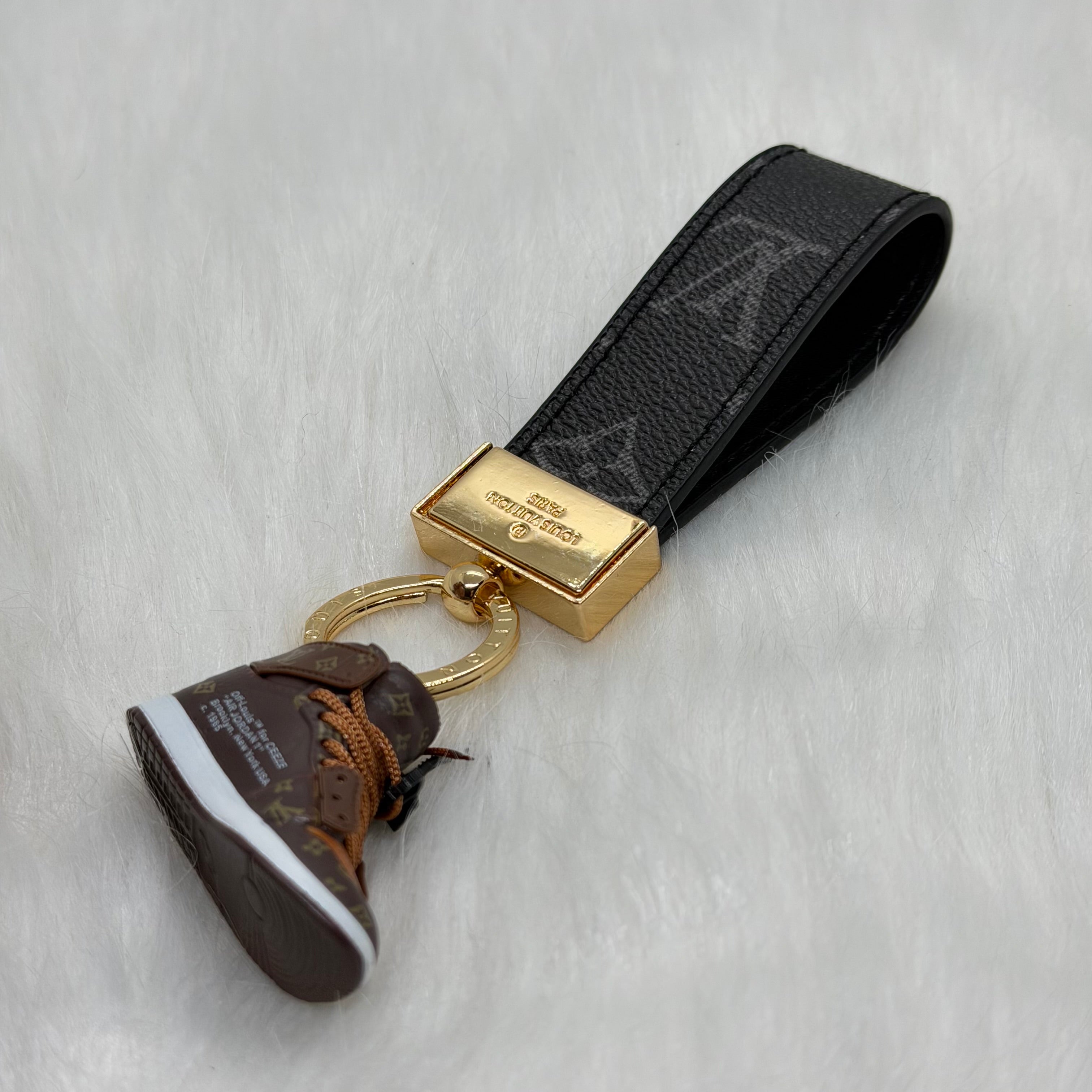 Louis Vuitton Sneaker Keychain |Black|