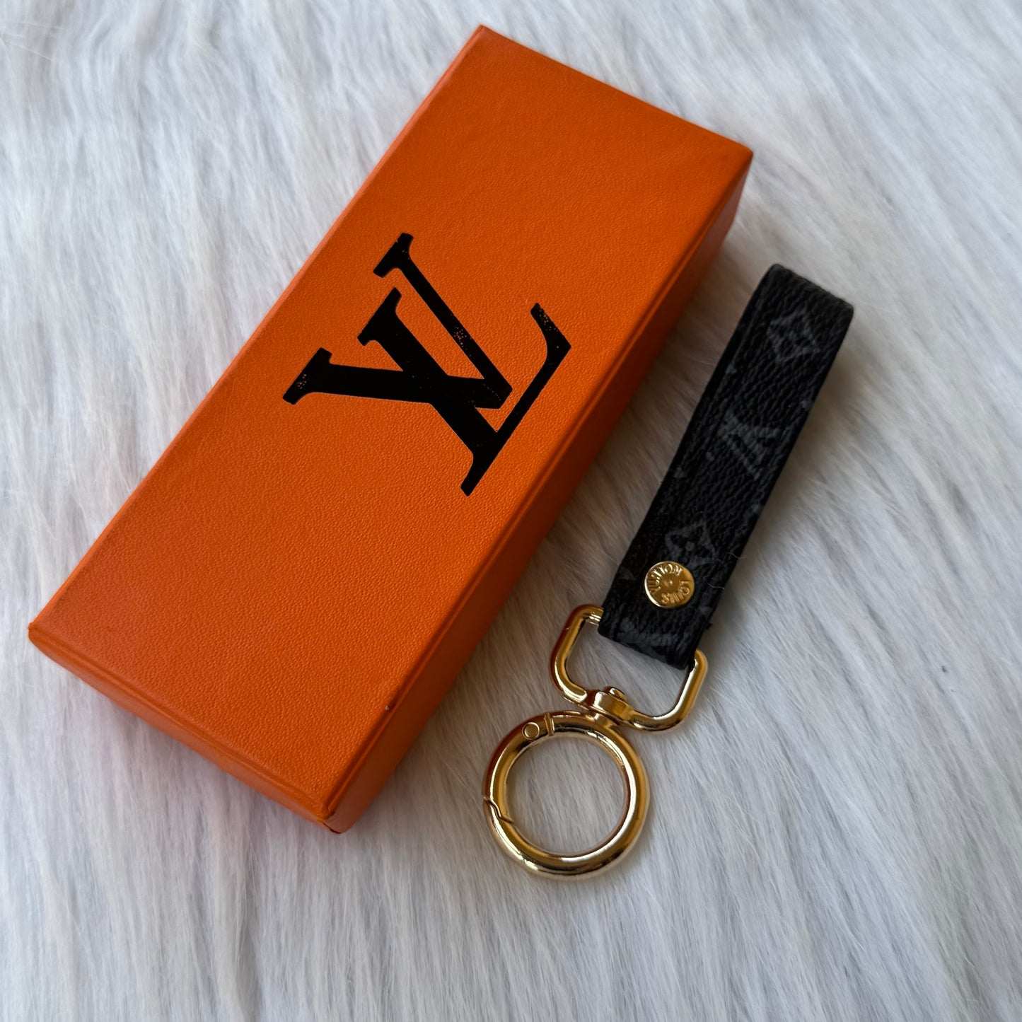 Louis Vuitton Key Medal |Black|