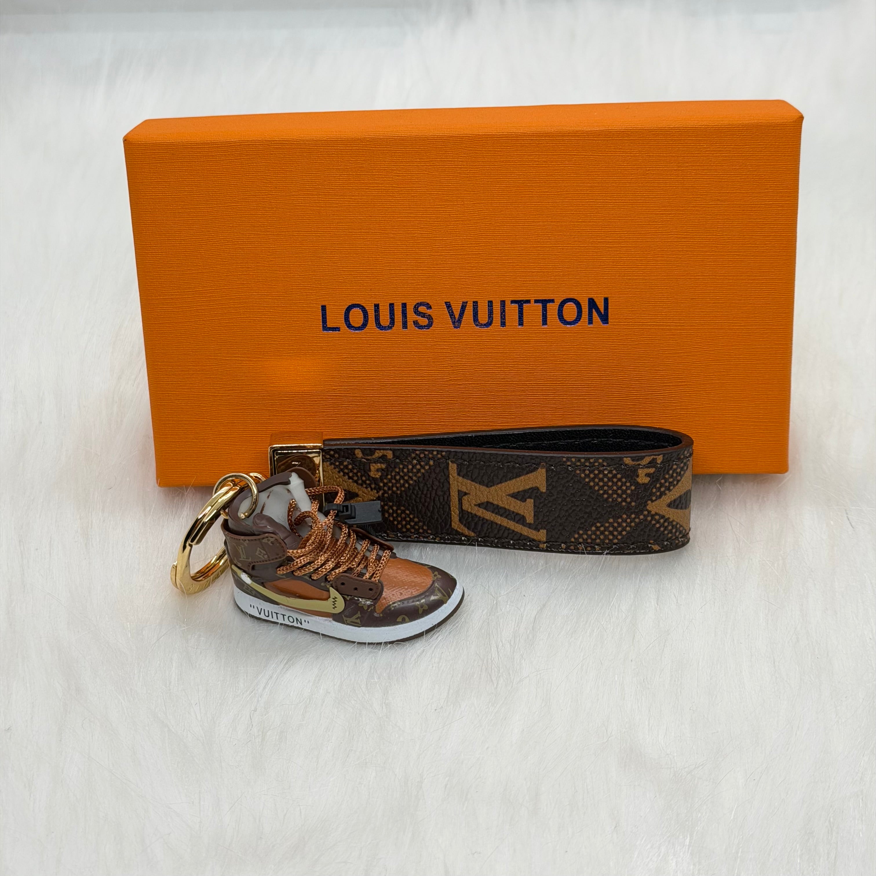 Louis Vuitton Sneaker Keychain |Brown|