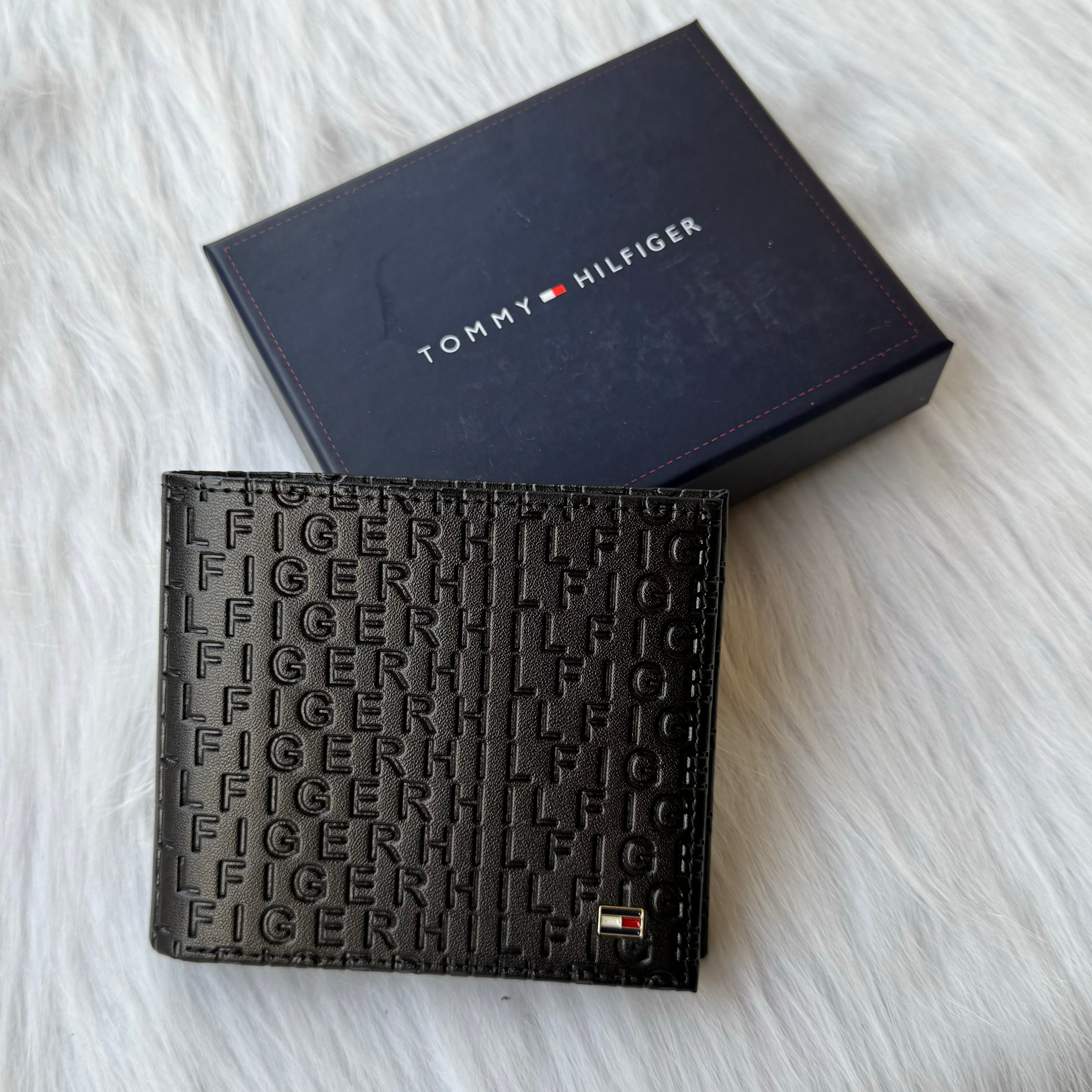 Tommy Hilfiger Erik Passcase Wallet |Black|