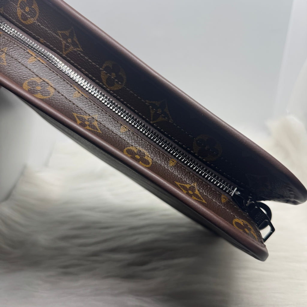 Louis Vuitton Clutch Bag |Brown|
