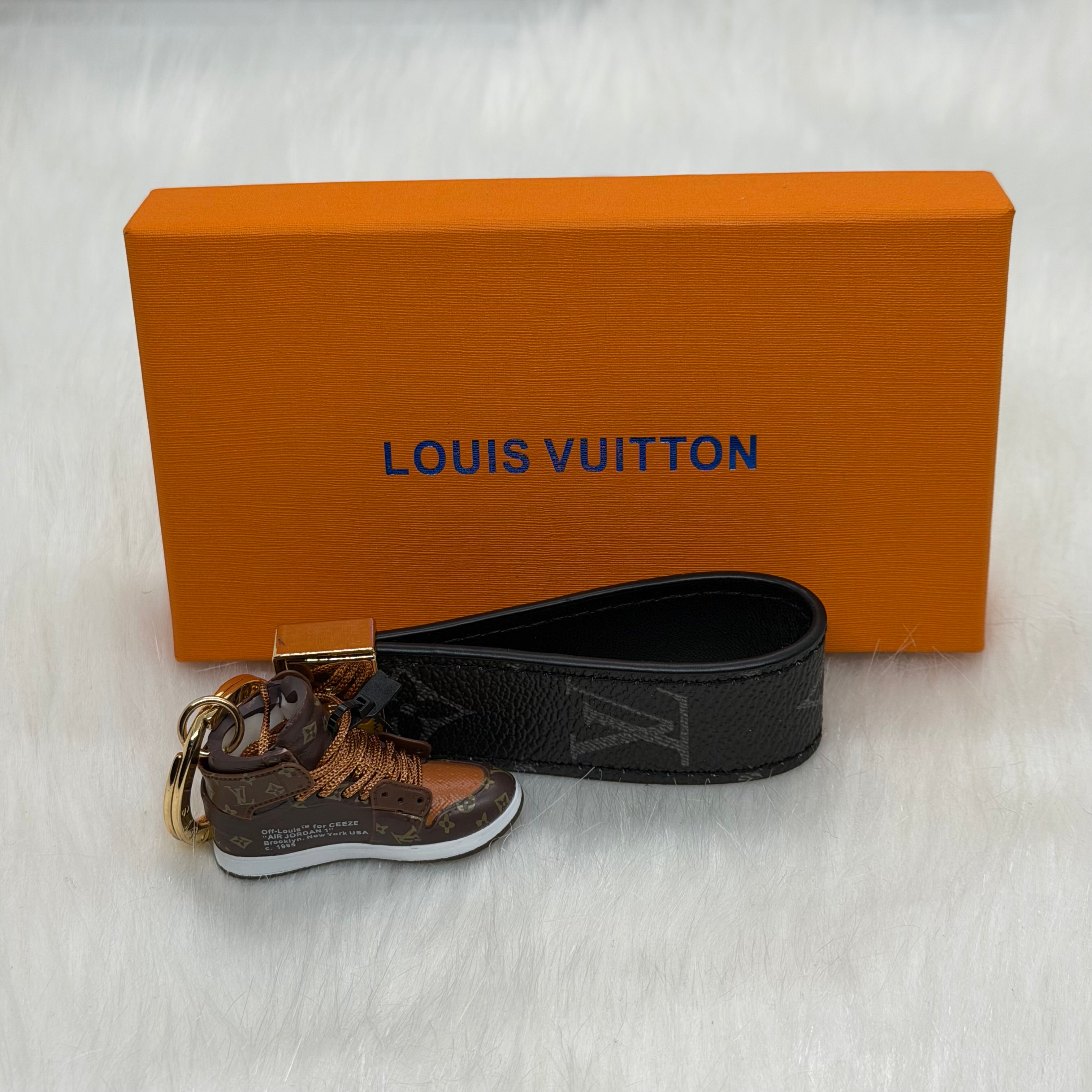 Louis Vuitton Sneaker Keychain |Black|