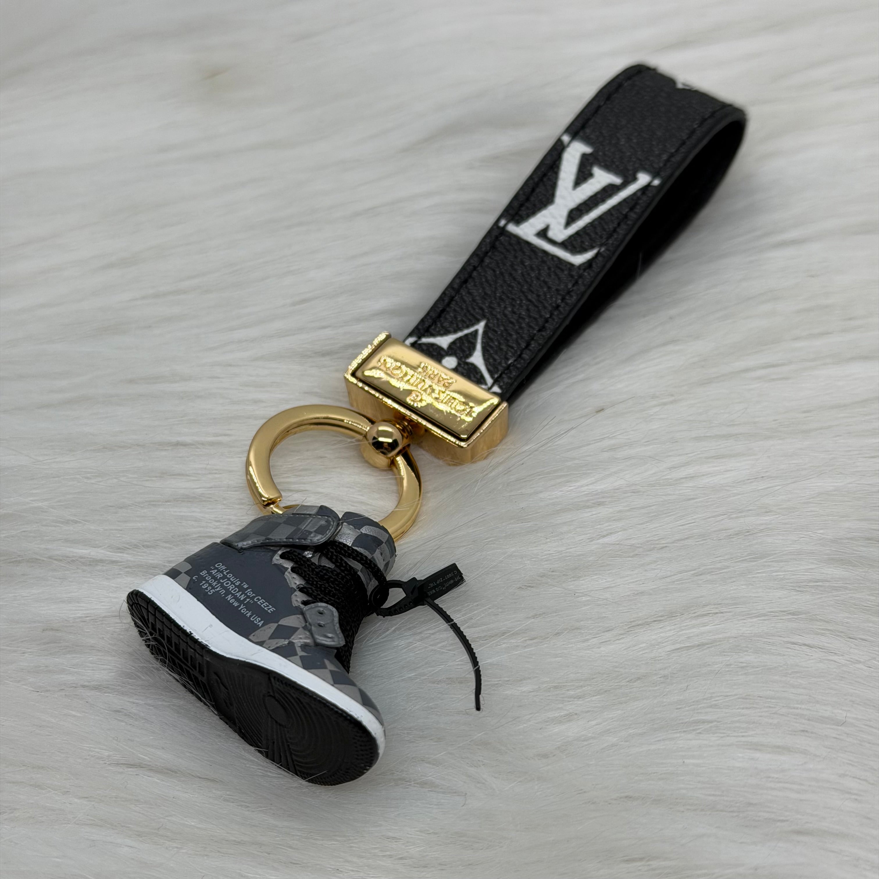 Louis Vuitton Sneaker Keychain |Black|