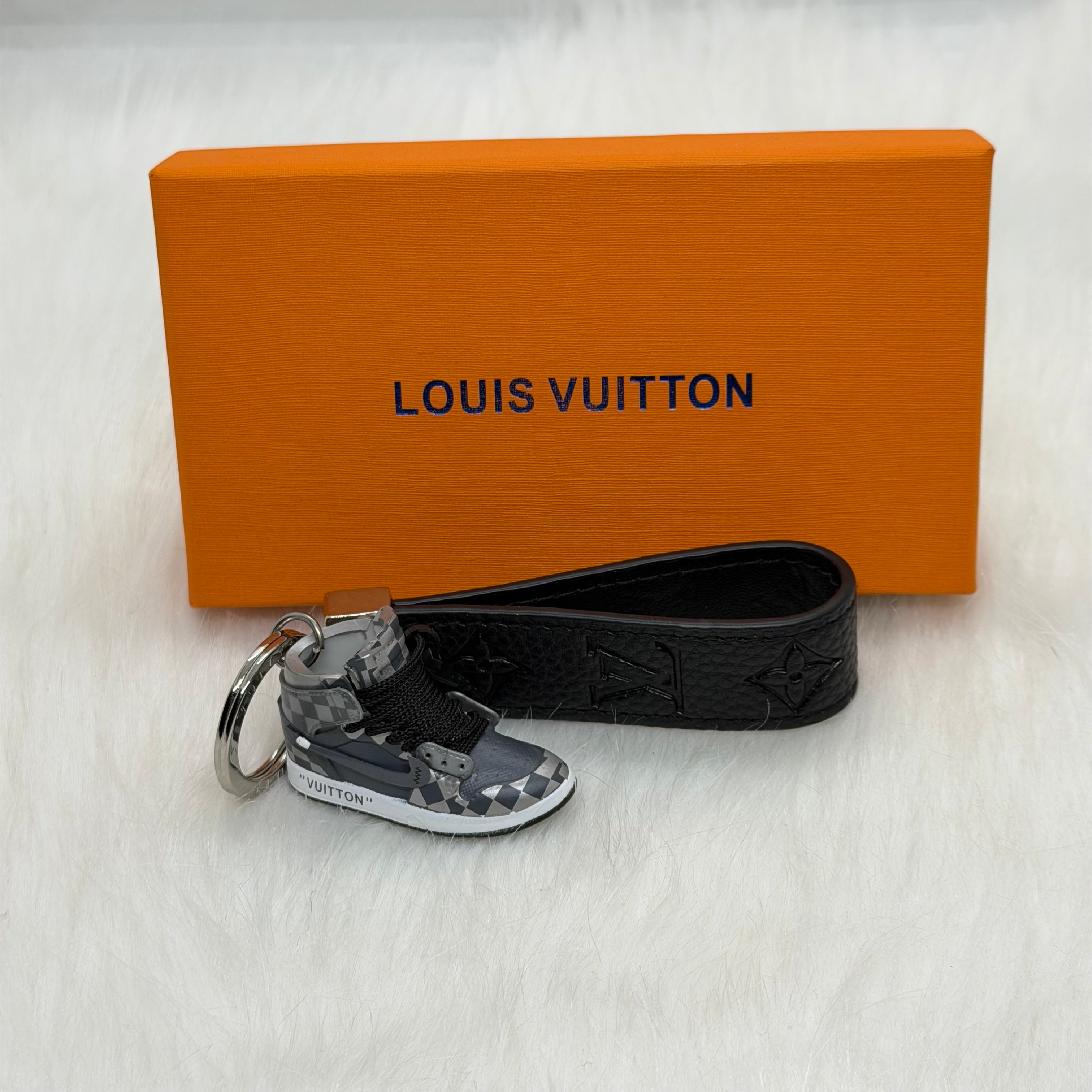 Louis Vuitton Sneaker Keychain |Black|