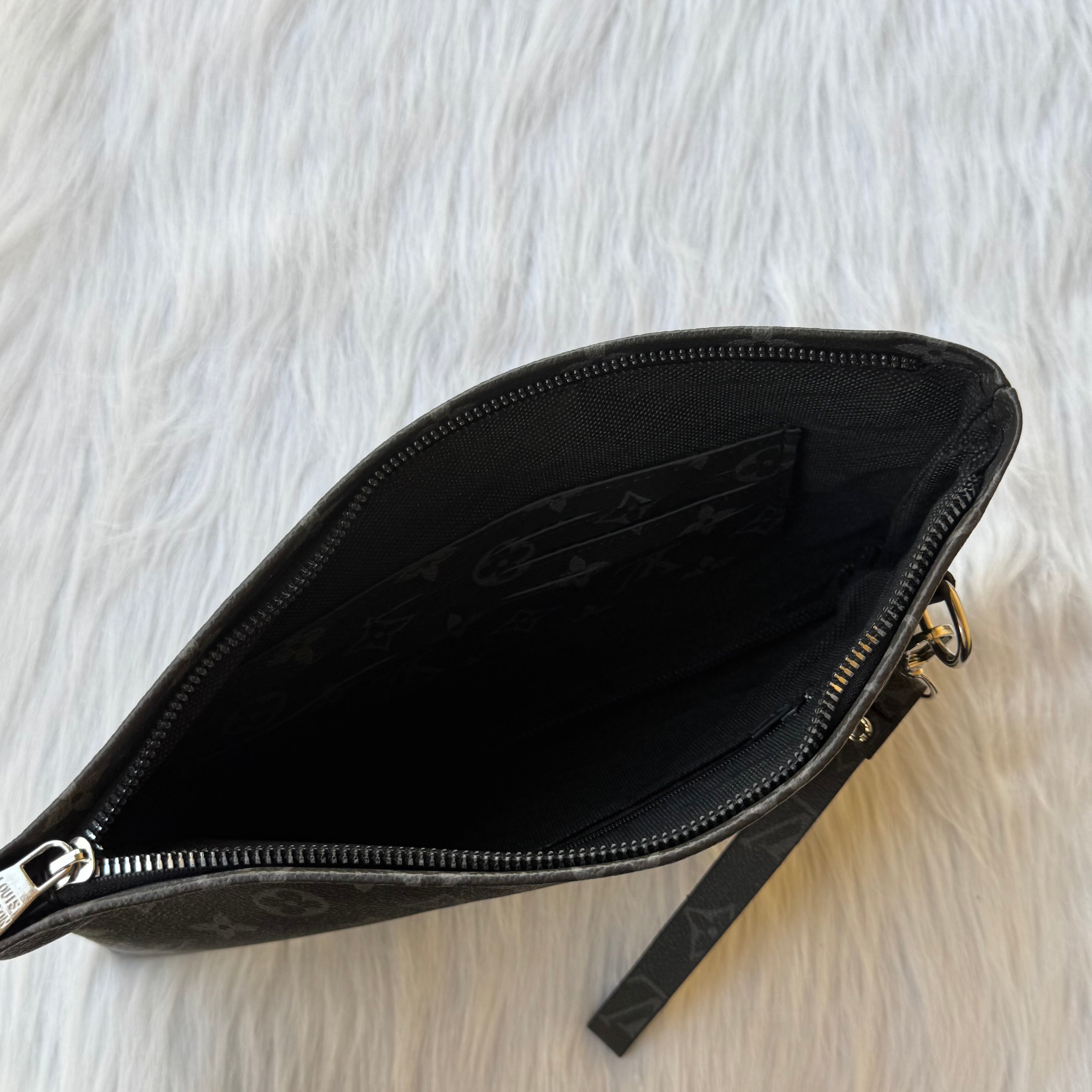 Louis Vuitton Pochette |Black|