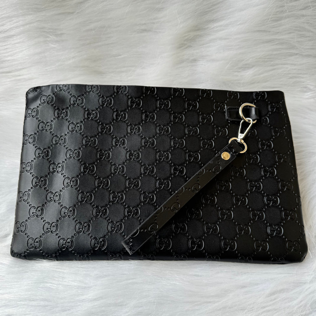 Gucci Pochette Embossed Logo |Black|