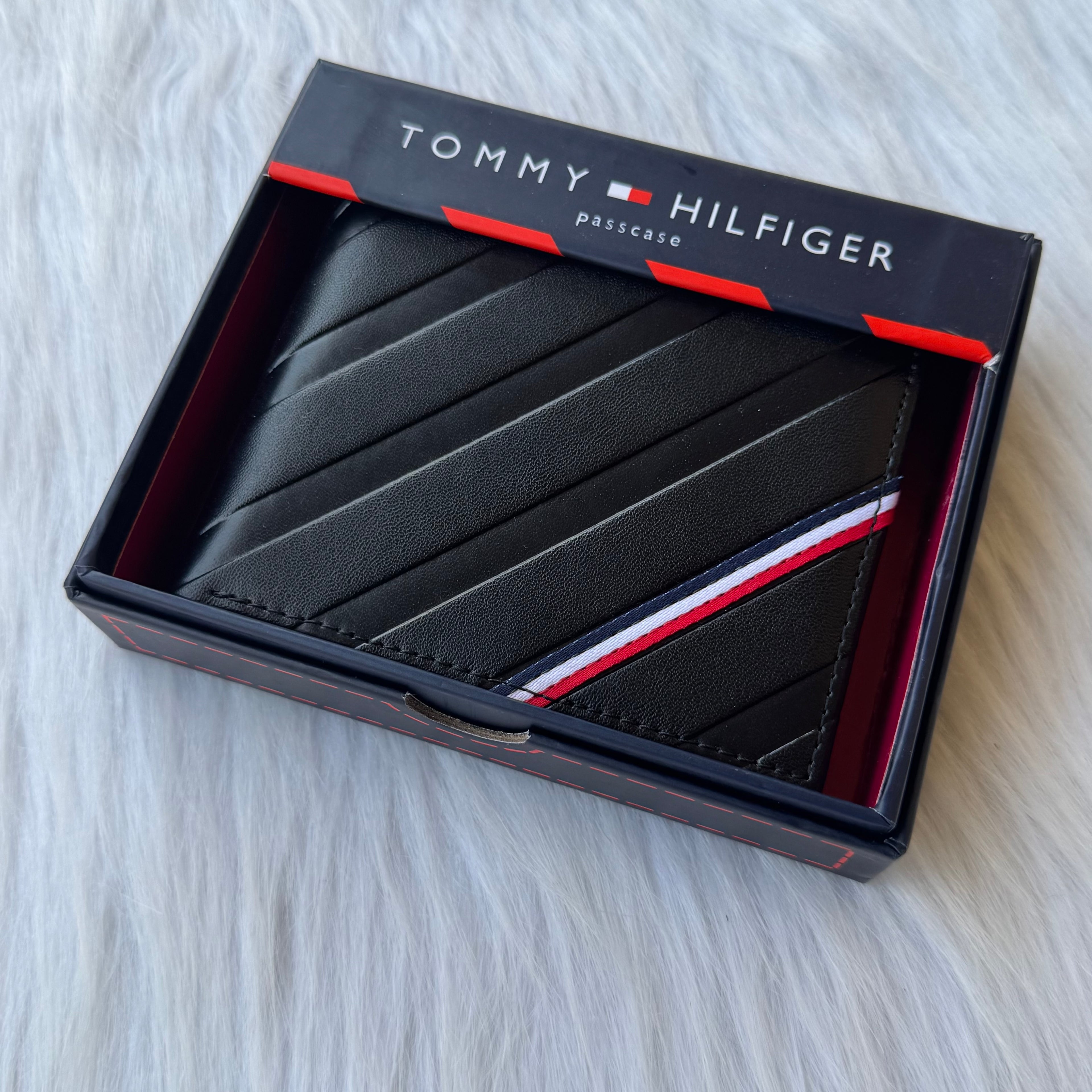 Tommy Hilfiger Black Textured Wallet |Black|