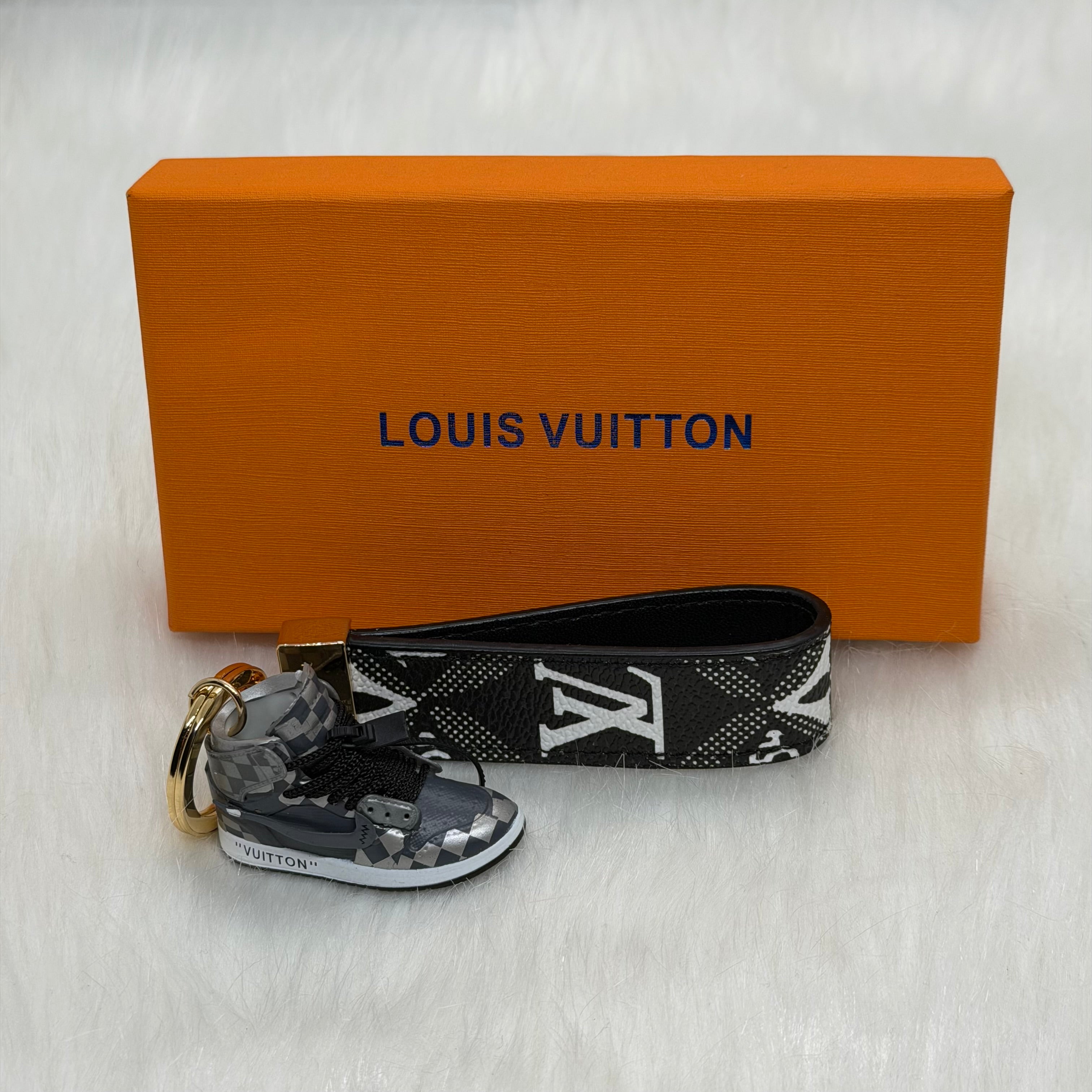 Louis Vuitton Sneaker Keychain |Black|