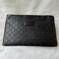 Gucci Pochette Embossed Logo |Black|