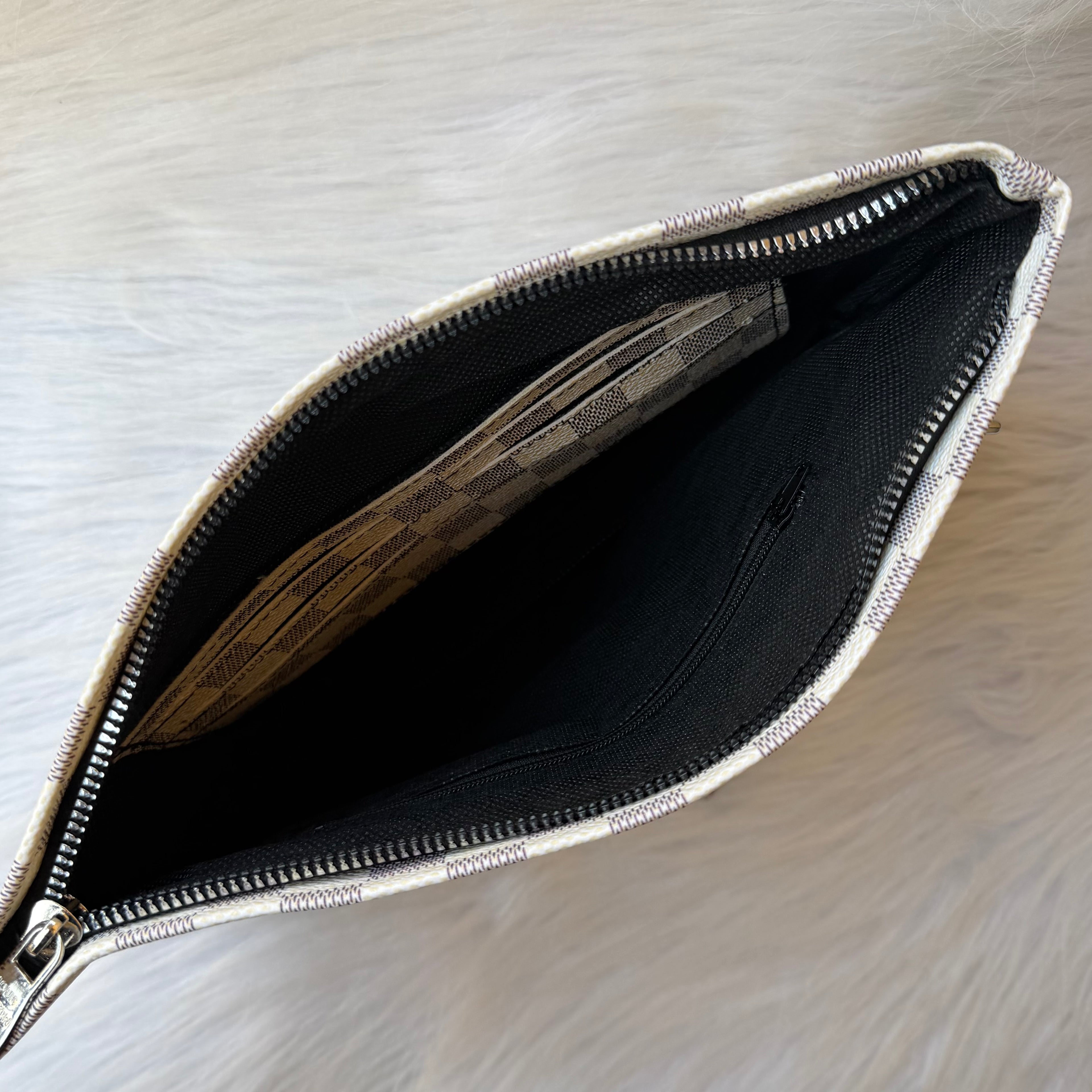 Louis Vuitton Pochette |White|