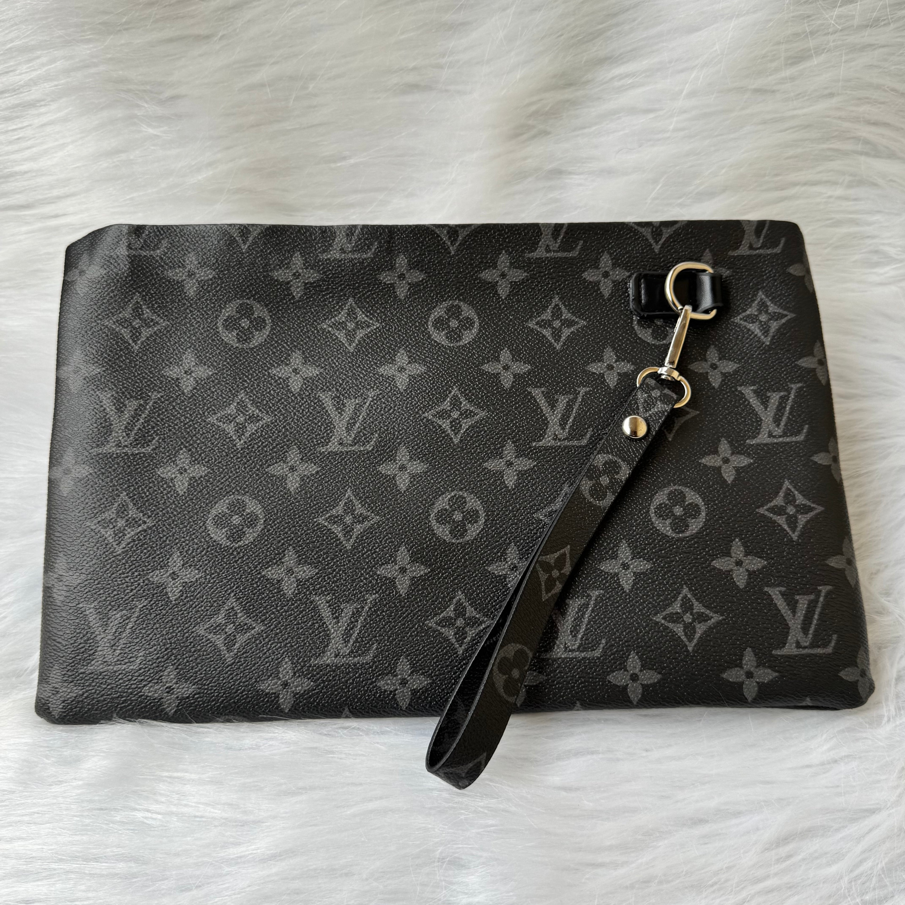 Louis Vuitton Pochette |Black|