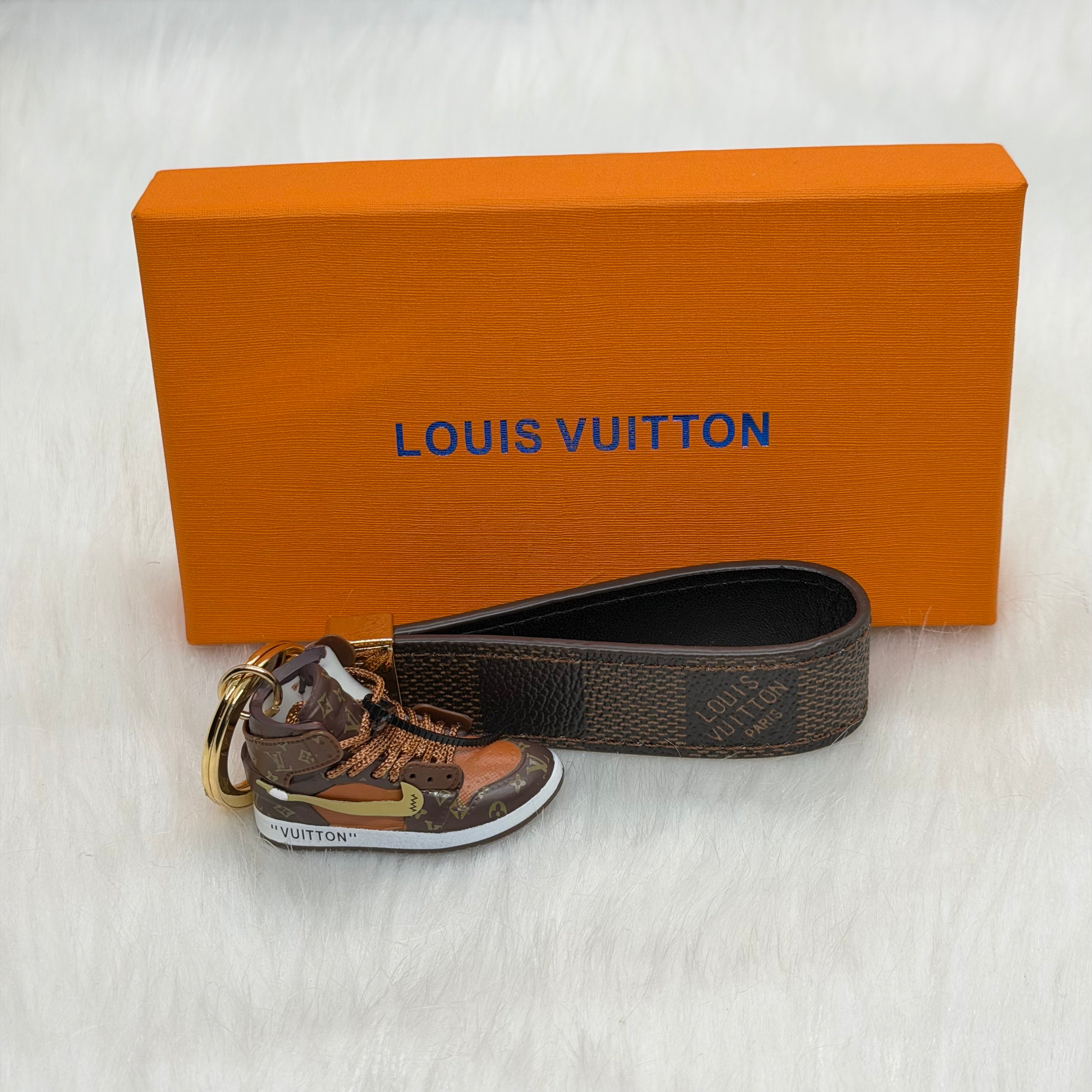Louis Vuitton Sneaker Keychain |Brown|