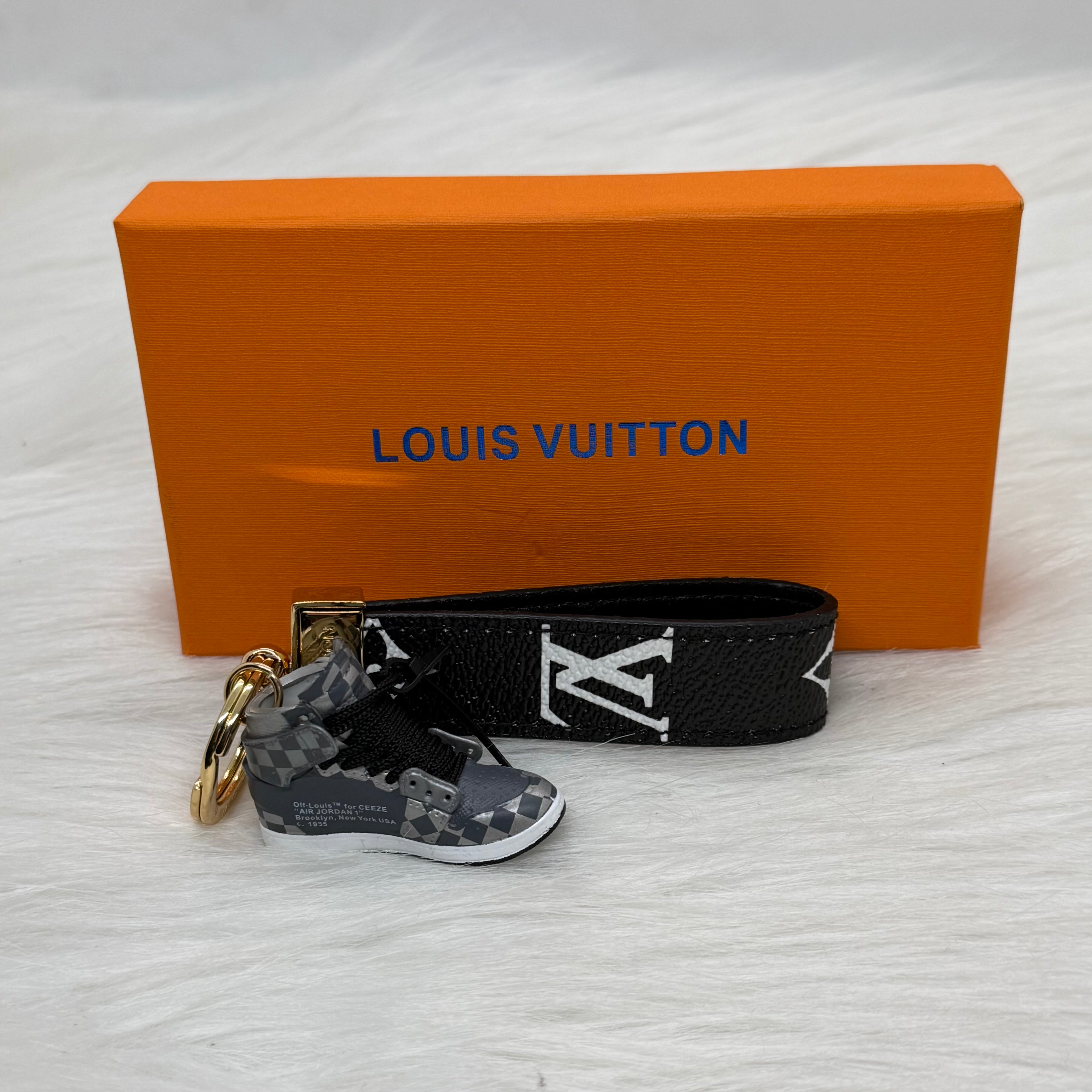 Louis Vuitton Sneaker Keychain |Black|