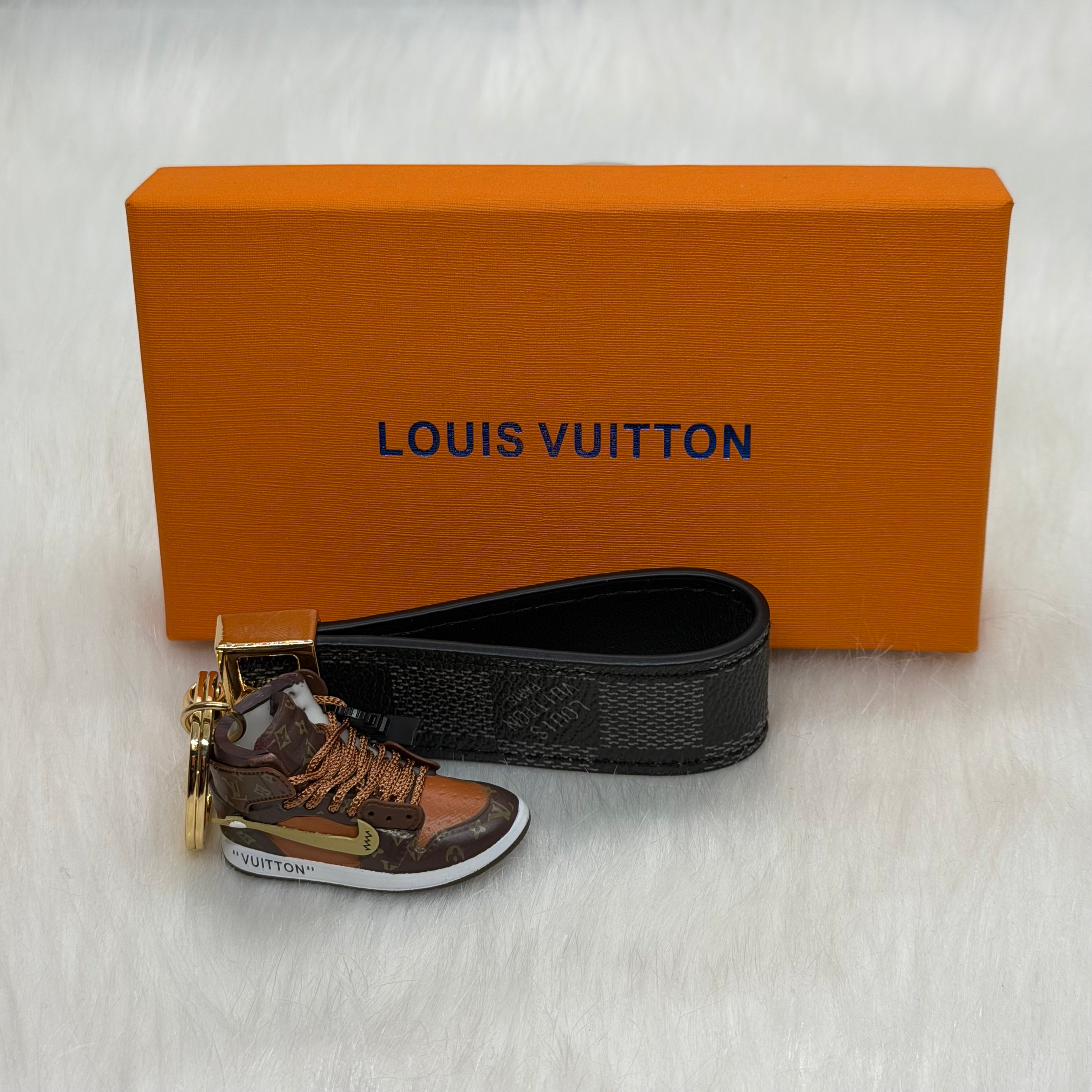 Louis Vuitton Sneaker Keychain |Black|