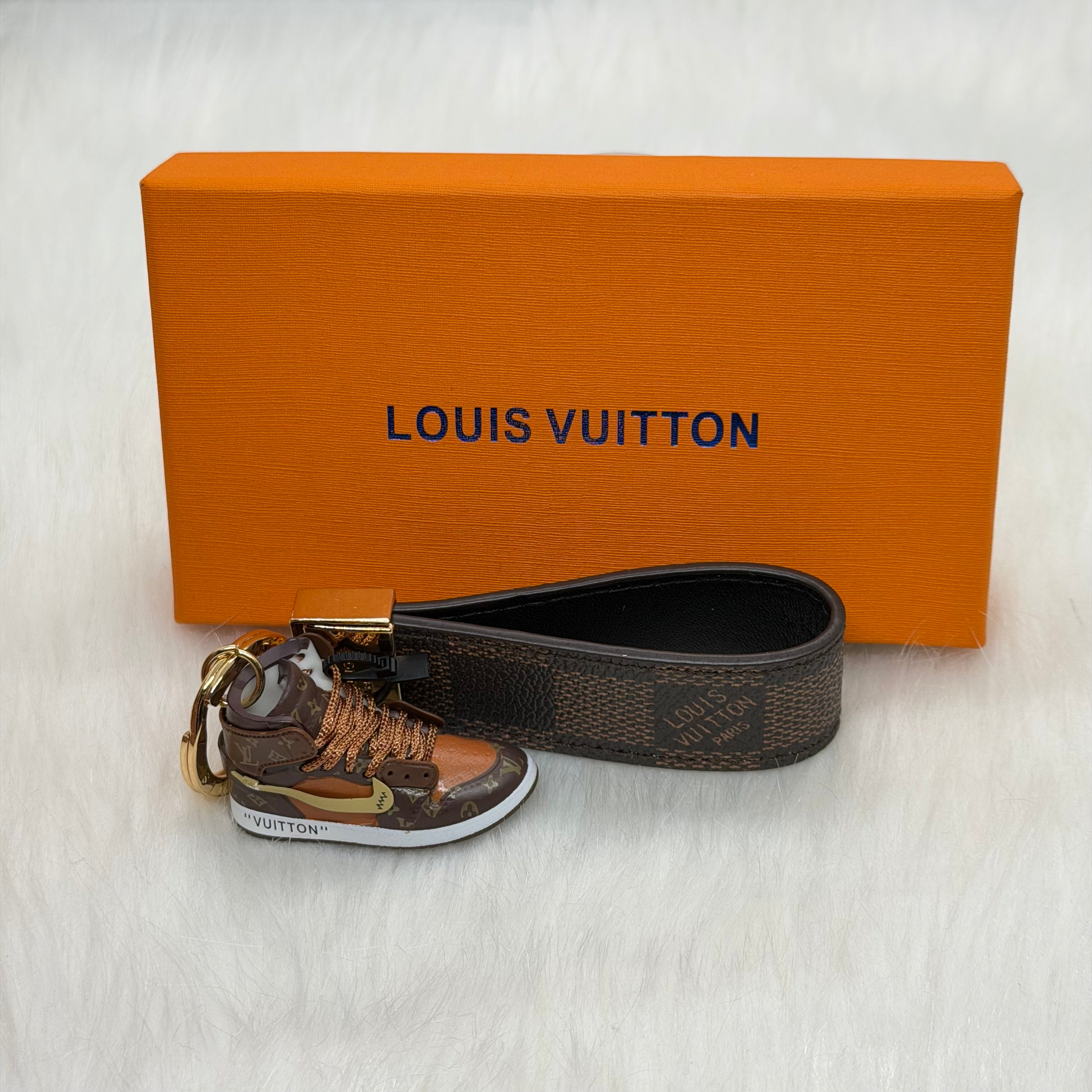 Louis Vuitton Sneaker Keychain |Brown|