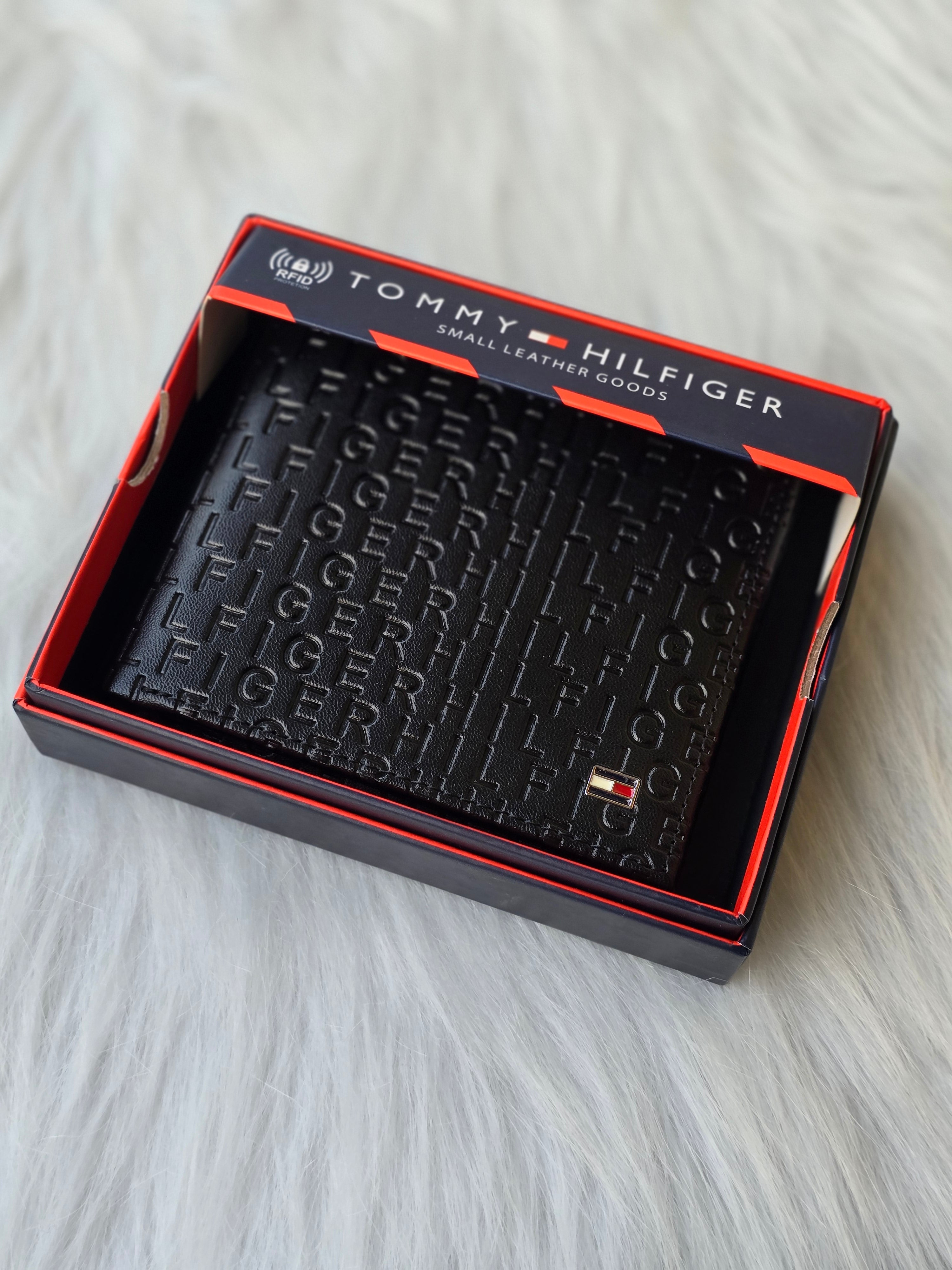 Tommy Hilfiger Erik Passcase Wallet |Black|